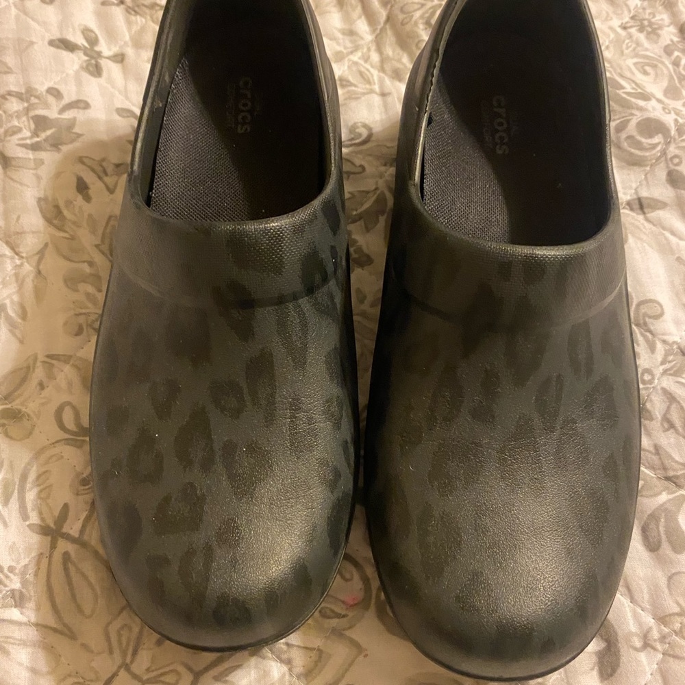 Croc work shoes